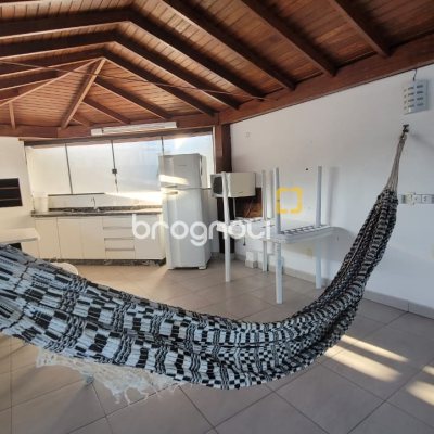 Cobertura com 83m², 3 quartos (sendo 1 suíte), 1 garagem, no bairro Carvoeira em Florianópolis