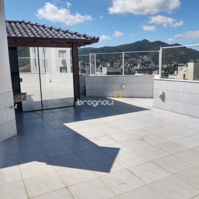 Cobertura com 83m², 3 quartos (sendo 1 suíte), 1 garagem, no bairro Carvoeira em Florianópolis