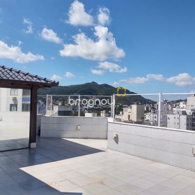 Cobertura com 83m², 3 quartos (sendo 1 suíte), 1 garagem, no bairro Carvoeira em Florianópolis