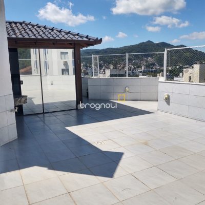 Cobertura com 83m², 3 quartos (sendo 1 suíte), 1 garagem, no bairro Carvoeira em Florianópolis