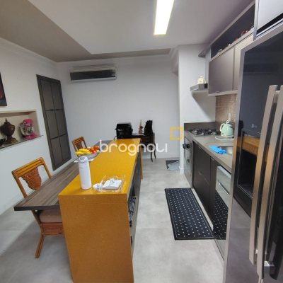 Apartamento com 93m², 2 quartos (sendo 2 suítes), 2 garagens, no bairro Agronômica em Florianópolis