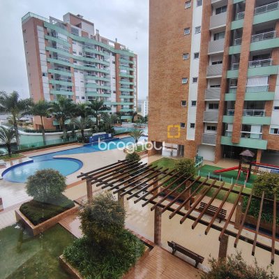 Apartamento com 93m², 2 quartos (sendo 2 suítes), 2 garagens, no bairro Agronômica em Florianópolis