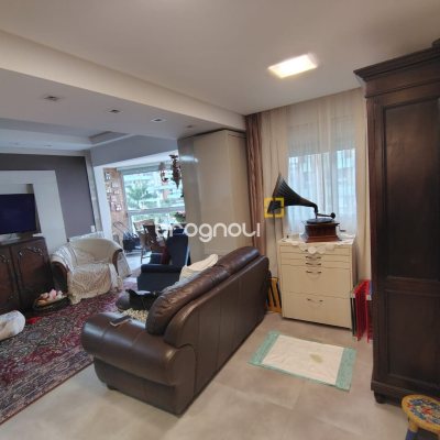 Apartamento com 93m², 2 quartos (sendo 2 suítes), 2 garagens, no bairro Agronômica em Florianópolis