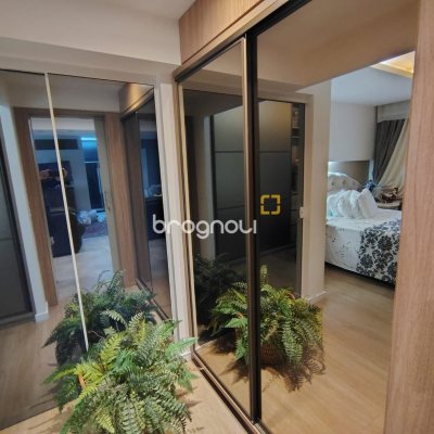 Apartamento com 93m², 2 quartos (sendo 2 suítes), 2 garagens, no bairro Agronômica em Florianópolis