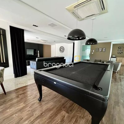 Apartamento com 93m², 2 quartos (sendo 2 suítes), 2 garagens, no bairro Agronômica em Florianópolis