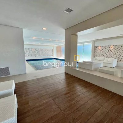 Apartamento com 93m², 2 quartos (sendo 2 suítes), 2 garagens, no bairro Agronômica em Florianópolis