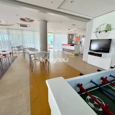Apartamento com 93m², 2 quartos (sendo 2 suítes), 2 garagens, no bairro Agronômica em Florianópolis