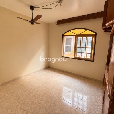 Casa com 310m², 3 quartos (sendo 1 suíte), 1 garagem, no bairro Balneário em Florianópolis