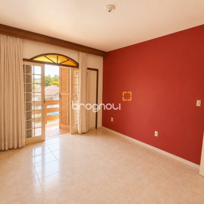 Casa com 310m², 3 quartos (sendo 1 suíte), 1 garagem, no bairro Balneário em Florianópolis