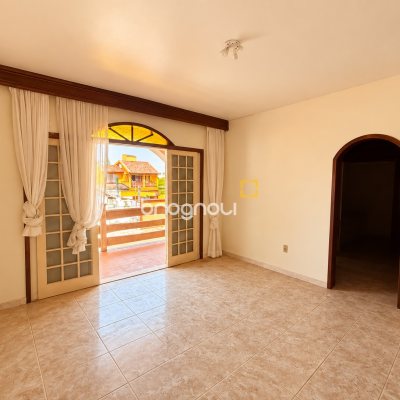 Casa com 310m², 3 quartos (sendo 1 suíte), 1 garagem, no bairro Balneário em Florianópolis