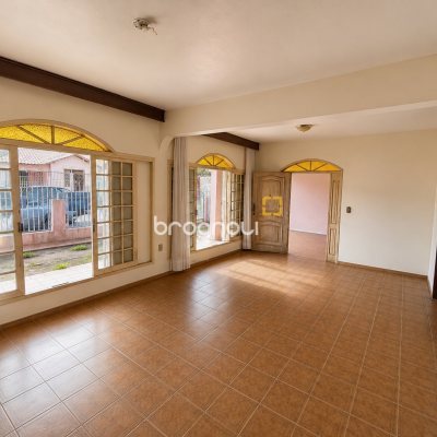 Casa com 310m², 3 quartos (sendo 1 suíte), 1 garagem, no bairro Balneário em Florianópolis