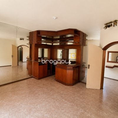 Casa com 310m², 3 quartos (sendo 1 suíte), 1 garagem, no bairro Balneário em Florianópolis