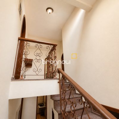 Casa com 310m², 3 quartos (sendo 1 suíte), 1 garagem, no bairro Balneário em Florianópolis