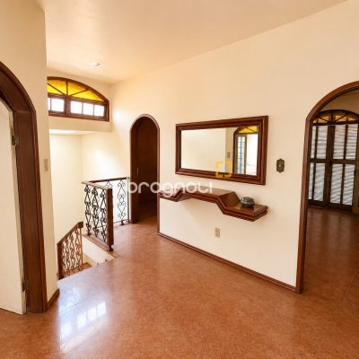 Casa com 310m², 3 quartos (sendo 1 suíte), 1 garagem, no bairro Balneário em Florianópolis