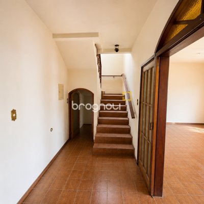 Casa com 310m², 3 quartos (sendo 1 suíte), 1 garagem, no bairro Balneário em Florianópolis