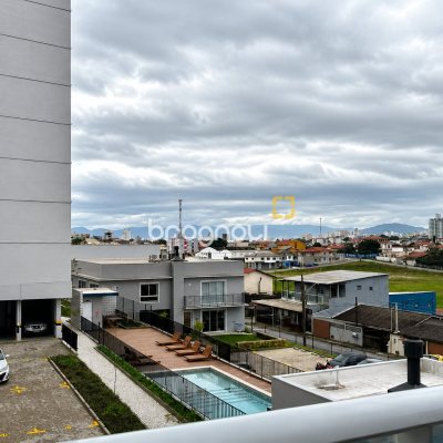 Apartamento com 53m², 2 quartos (sendo 1 suíte), 1 garagem, no bairro Ipiranga em São José