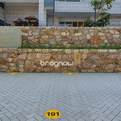 Apartamento com 53m², 2 quartos (sendo 1 suíte), 1 garagem, no bairro Ipiranga em São José