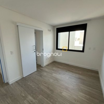 Casa de Condomínio com 194m², 3 quartos (sendo 1 suíte), 2 garagens, no bairro Beira Rio em Biguaçu