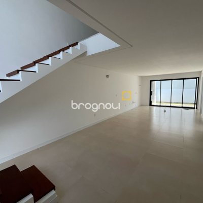 Casa de Condomínio com 194m², 3 quartos (sendo 1 suíte), 2 garagens, no bairro Beira Rio em Biguaçu