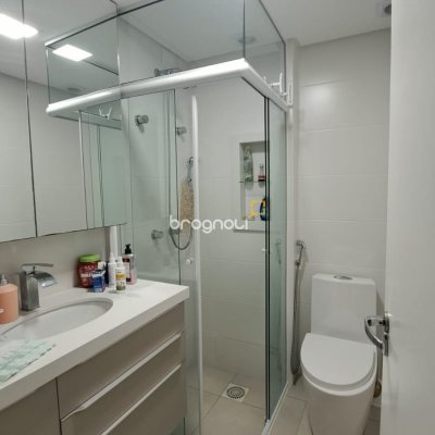 Apartamento com 81m², 3 quartos (sendo 1 suíte), 4 garagens, no bairro Abraão em Florianópolis