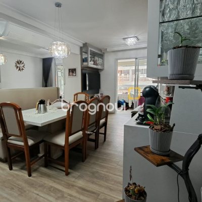 Apartamento com 81m², 3 quartos (sendo 1 suíte), 4 garagens, no bairro Abraão em Florianópolis