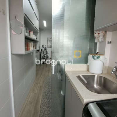 Apartamento com 81m², 3 quartos (sendo 1 suíte), 4 garagens, no bairro Abraão em Florianópolis