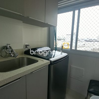 Apartamento com 81m², 3 quartos (sendo 1 suíte), 4 garagens, no bairro Abraão em Florianópolis