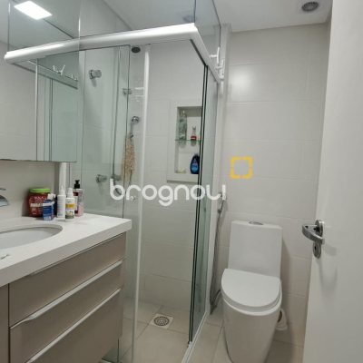 Apartamento com 81m², 3 quartos (sendo 1 suíte), 4 garagens, no bairro Abraão em Florianópolis