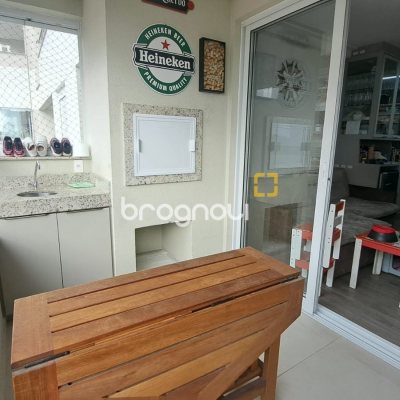 Apartamento com 81m², 3 quartos (sendo 1 suíte), 4 garagens, no bairro Abraão em Florianópolis