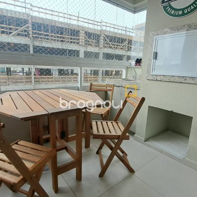 Apartamento com 81m², 3 quartos (sendo 1 suíte), 4 garagens, no bairro Abraão em Florianópolis