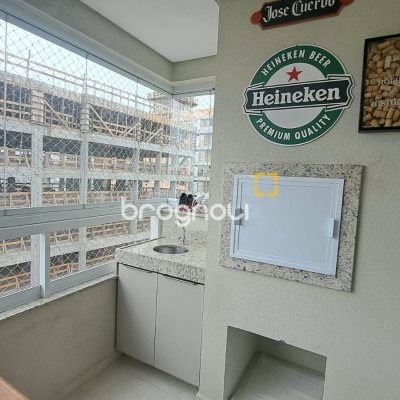 Apartamento com 81m², 3 quartos (sendo 1 suíte), 4 garagens, no bairro Abraão em Florianópolis