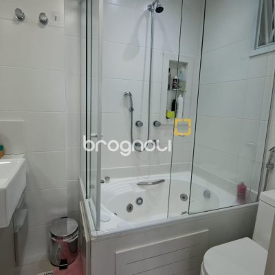 Apartamento com 81m², 3 quartos (sendo 1 suíte), 4 garagens, no bairro Abraão em Florianópolis