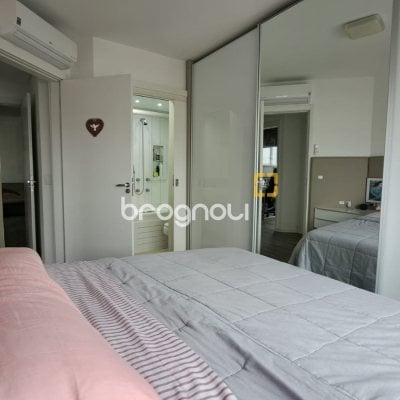 Apartamento com 81m², 3 quartos (sendo 1 suíte), 4 garagens, no bairro Abraão em Florianópolis