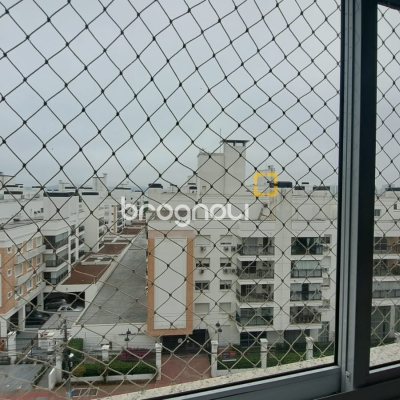 Apartamento com 81m², 3 quartos (sendo 1 suíte), 4 garagens, no bairro Abraão em Florianópolis