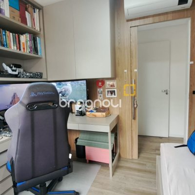 Apartamento com 81m², 3 quartos (sendo 1 suíte), 4 garagens, no bairro Abraão em Florianópolis