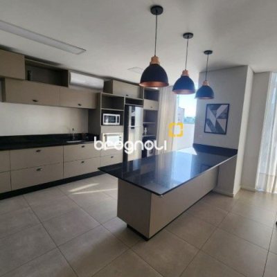 Apartamento com 81m², 3 quartos (sendo 1 suíte), 4 garagens, no bairro Abraão em Florianópolis