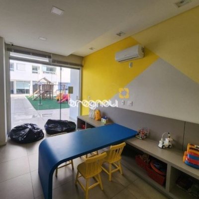 Apartamento com 81m², 3 quartos (sendo 1 suíte), 4 garagens, no bairro Abraão em Florianópolis