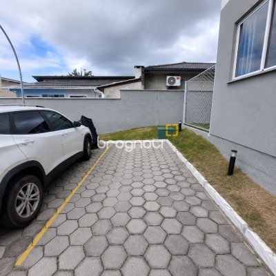 Apartamento com 50m², 2 quartos, 1 garagem, no bairro Praia de Fora em Palhoça