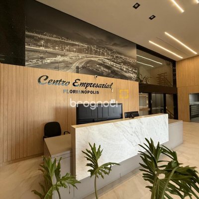 Sala com 61m², no bairro Centro em Florianópolis