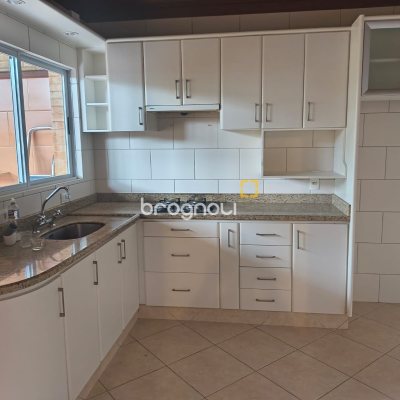 Sítio com 100m², 7 quartos (sendo 5 suítes), 2 garagens, no bairro Ratones em Florianópolis