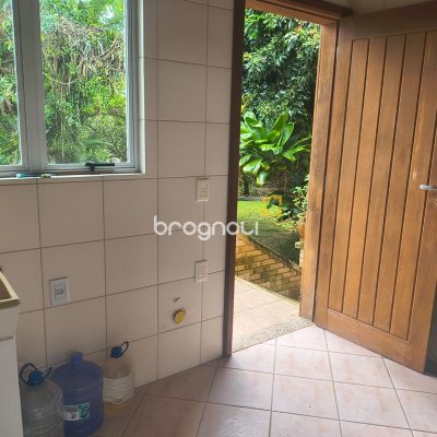 Sítio com 100m², 7 quartos (sendo 5 suítes), 2 garagens, no bairro Ratones em Florianópolis