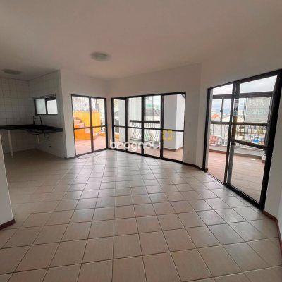 Cobertura com 189m², 3 quartos (sendo 1 suíte), 2 garagens, no bairro Cachoeira do Bom Jesus em Florianópolis