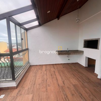 Cobertura com 189m², 3 quartos (sendo 1 suíte), 2 garagens, no bairro Cachoeira do Bom Jesus em Florianópolis