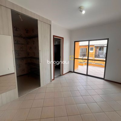 Cobertura com 189m², 3 quartos (sendo 1 suíte), 2 garagens, no bairro Cachoeira do Bom Jesus em Florianópolis