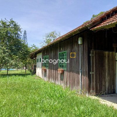 Sítio com 326m², 4 quartos (sendo 1 suíte), 2 garagens, no bairro Ratones em Florianópolis