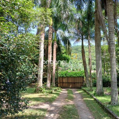 Sítio com 326m², 4 quartos (sendo 1 suíte), 2 garagens, no bairro Ratones em Florianópolis