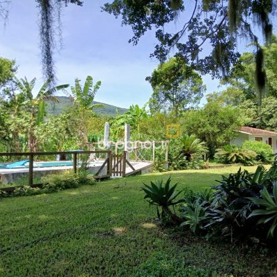 Sítio com 326m², 4 quartos (sendo 1 suíte), 2 garagens, no bairro Ratones em Florianópolis