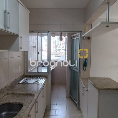 Apartamento com 81m², 3 quartos (sendo 1 suíte), 1 garagem, no bairro Barreiros em São José