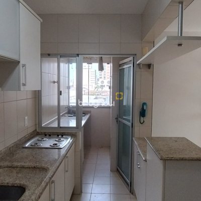 Apartamento com 81m², 3 quartos (sendo 1 suíte), 1 garagem, no bairro Barreiros em São José