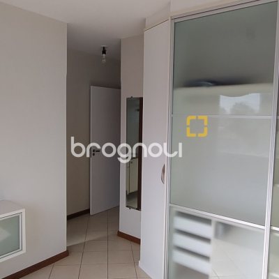 Apartamento com 81m², 3 quartos (sendo 1 suíte), 1 garagem, no bairro Barreiros em São José